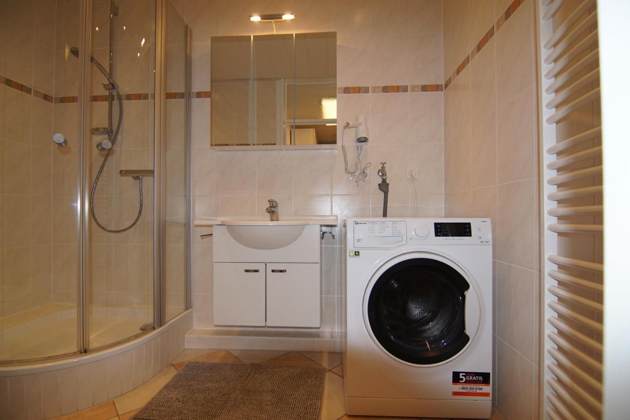 Deichliebe-Bullauge Apartment บือซุม ภายนอก รูปภาพ